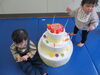 ろうそく１ほん、２ほーん。「今日は1月のお誕生会がありました。」
