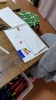 お姉さんたちを見ながら紙で作った迷路「出来上がりのこまと迷路」