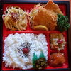 「明日の日替り弁当は鶏そぼろ丼」
