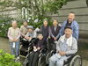 まなび広場横の紫陽花でニッコリ「紫陽花見学に行きました。」