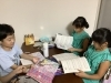 たくさんの楽譜を見て真剣なお顔で選んでいます!「好きな曲弾けるよ!下京区&南区のピアノ教室でXmasコンサートでの演奏曲をわくわく選曲!Xmas会の準備スタート【京都市南区&下京区のピアノ・リトミック・英語リトミック・ベビーリトミック】」