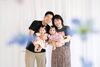 家族写真「宮崎市の双子バースデーフォト｜1歳のお誕生日を、ふたりらしく残します」
