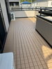 ご両親宅のベランダの床はプラスチックタイルできれいになりました。「雑草対策と駐車場拡張、ベランダリフォームですっきりとしたお庭に」