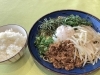 ほどの良い辛味とさっぱりとした歯応え「レストランに新メニュー登場！鉄板焼肉・まぜそば・ポテトグラタン」