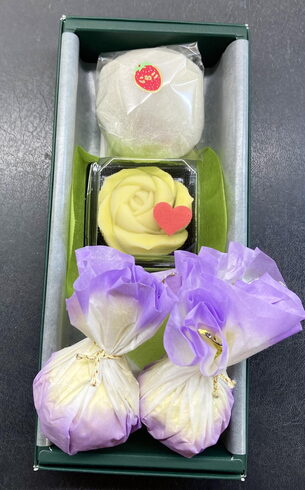 いちご大福、上生菓子の薔薇、生ちょこ大福のセット「バレンタインに生ちょこ大福(*ˊ˘ˋ*)☆」