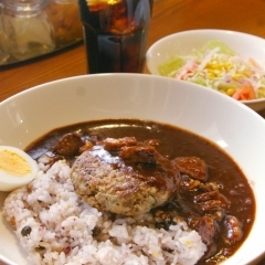 西区二十四軒【カリー屋　梵（ボン）】さんのハンバーグONビーフカレー！