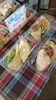 「本日もいろいろな種類のお弁当、お惣菜、スイーツご用意しております！」