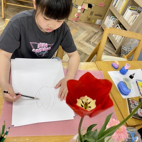 チューリップのデッサンをしてみよう「レッスンの様子！お花のデッサンをしました【アートルームルミエール｜横浜｜根岸｜絵画教室】」
