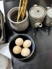 和の風情を感じる趣のある空間「霜降り牛肉のすき焼きセット｜鍋野菜と卵を添えて」