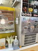 商品の受け取り口の横に置いてあります「あの有名店に！」