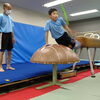 少し厳しいかも「あん馬の練習も簡単ではない♬　★英会話と体操のコラボ教室（堀切、お花茶屋、綾瀬、亀有、小菅）」