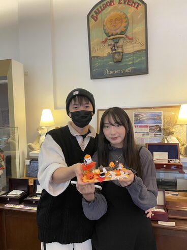 中国からです「小樽堺町商店街はハロウィンのディスプレイでいっぱいです!!」