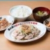 最強の蒸し鶏定食プラス餃子3個付き