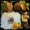 幕の内弁当「明日の日替りはマグロ漬け丼」