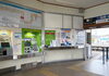 壬生川駅の改札と券売機。