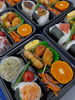「7月3日（金曜）本日も元気にオープンです✨️🍙おにぎり弁当のご案内です🍱🎶 【福島と青森の美味しい食材を使ったおにぎり屋にこまる】」