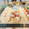 今日のショーケース4「カヌレはバニラ、ラム、抹茶………3種類ございます☺️」