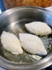少なめの油で揚げ焼きしているのでヘルシー！「午後から限定！自家製カレーパン、はじめました！」