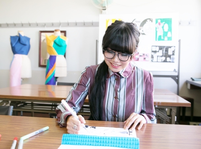 絵を描くことが好き オシャレが好き モノづくりが好きな方集まれ 是非1度遊びに来てねっ ものづくり イラストや絵を描くことが好きなら オープンキャンパス楽しみましょう 神戸文化服装学院 楽しむところからスタート 駅から近い 資料請求 神戸文化服装学院の 絵を描くことが好き オシャレが好き モノづくりが好きな方集まれ 是非1度遊びに来てねっ ものづくり イラストや絵を描くことが好きなら オープンキャンパス楽しみましょう 神戸文化服装学院 楽しむところからスタート 駅から近い 資料請求 神戸文化服装学院の