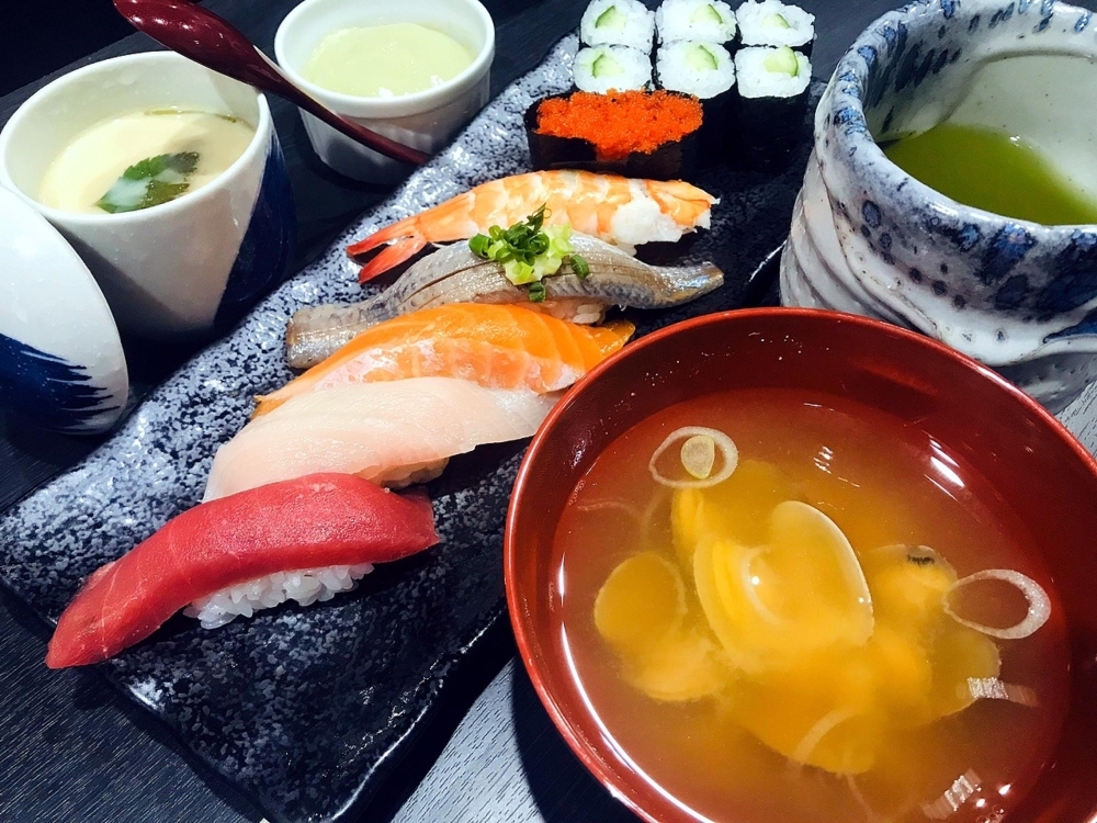 すし松 おまかせ握り 白松 まいぷれ盛岡 編集部 おすすめランチのお店 まいぷれ 盛岡 滝沢 二戸 八幡平 雫石 すし松 おまかせ握り 白松 まいぷれ盛岡 編集部 おすすめランチのお店 まいぷれ 盛岡 滝沢 二戸 八幡平 雫石