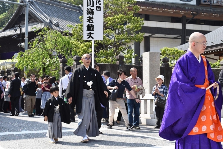 4月日市川海老蔵丈奉祝参拝 御練り 奉納舞踊 が執り行われました イベント取材に行ってきました まいぷれ 成田 印西 白井