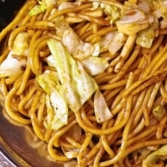 焼きそば麺は毎日製麺、生めんを使用！！