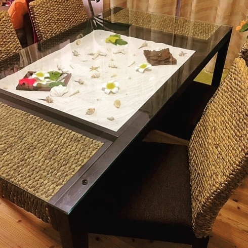 アジアン家具　テーブル「ダイニングテーブルにお気に入りのインテリアをディスプレイ！高品質アジアン家具  ウォーターヒヤシンステーブルで楽々ダイニングの模様替え！ 湘南 藤沢 神奈川」