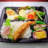 変わり商品　鮭・エビフライ・チキン・カマス「8月8日のお弁当」