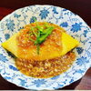 鶏そぼろ餡掛けのオムライス