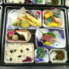本日の仕出し料理「【夏本番の美味しさ】職人手握りの贅沢にぎりずし ＆ 暑さに負けないスタミナ手作りおかず 🍱✨」