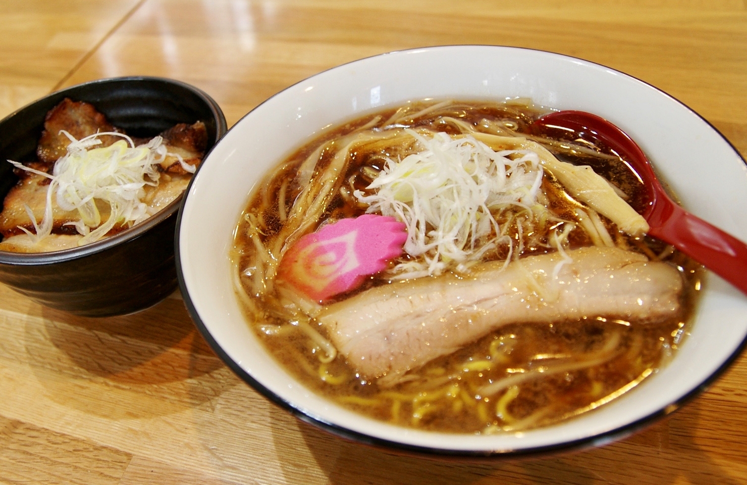 西区西野 らーめん まるふじ さんのこれから波がくる 注目のあおり系ラーメン あおり正油らーめん 札幌市西区 手稲区のおすすめランチ特集 まいぷれ 札幌市西区