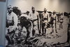 「抑留や引き揚げに関する絵画や写真を展示しています」