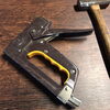 この道具で帆布を止めました。「イスの生地の張り替えをやってみました。」
