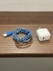携帯電話等のバッテリーが危うい時にはご利用ください「急な雨には「傘」や「身体などを吹くタオル」　　携帯電話の充電が切れそうな時には「充電器・コード」を無料でご用意しております。　　　　　　　遠慮なくお申し出ください。」