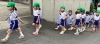 危なくないように、道路の端を歩きます「「避難訓練で鳩ヶ谷中学校まで歩きました!」」