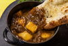 マンゴーの果肉がゴロっと入ったマンゴーカレー「濃厚な甘み、とろける果実を味わい尽くすマンゴーフェアが6月1日からスタート！」