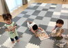 「ふれあいと新聞あそび｜「よしよし」と手を動かして楽しむ時間」