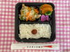「本日の日替わり手作り弁当はさっぱり甘酢が食欲そそる「魚の南蛮漬け」！手作り副菜3品とともに9時30分より販売いたします」