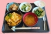 親子丼他☺️🥢🍚今日は大盛だなぁ~。「丘の上の小さな家に『富士山降臨💕』 じゃ~ん🗻」