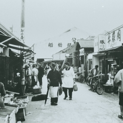船橋駅前に市場があった時代　現在とは異なる賑わいがありました
