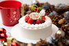 ホワイトクリスマスケーキ「2025年クリスマスケーキご予約受付中！5種の華やかケーキで特別なひとときを」