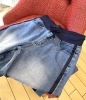 ウエストの部分がゴムになっています「大人気のジーンズ、再入荷しました👖」