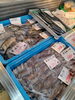 「今日はツムブリがたくさん取れたので刺身にしてます🐟️🐟️」