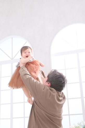 パパのたかいたかいは世界でいちばん✨「1歳お誕生日撮影したよ❣」