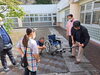 雪や芝生の上も少力で移動できるそうです「【苫小牧東病院】☆「ケアハウスサックル」さん　「グループホームさかえ」さん　防災訓練に密着☆」