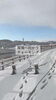 「三次町現場｜雪の朝ウォーキングと、黒い窓枠が引き締める室内の景色」