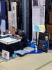 息をふきかけ繊細な流れを作ります「ふりそでsanQ浅草飛翔展会場より【葛飾区限定！成人式の豪華振袖フルセットレンタル店】」