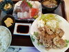 鶏の唐揚げ＋刺身盛り合わせ定食2300円(税込み)「秋の夜長に魚のディナーを。」