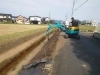 重機で路面を均していきます「お仕事紹介：道路のり面／防草シート張り　島根県　出雲市」