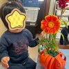 お花を飾る‪✿「あかとんぼでの花育☆ハロウィンにちなんだ作品をつくったよ🎃《子どもたちのお困り事を解決！高松市の児童発達支援・放課後等デイサービス》」